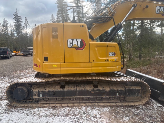 CAT 325 large excavator on Idaho job site